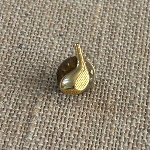 Vintage Gold Tone Golf Club Lapel Pin